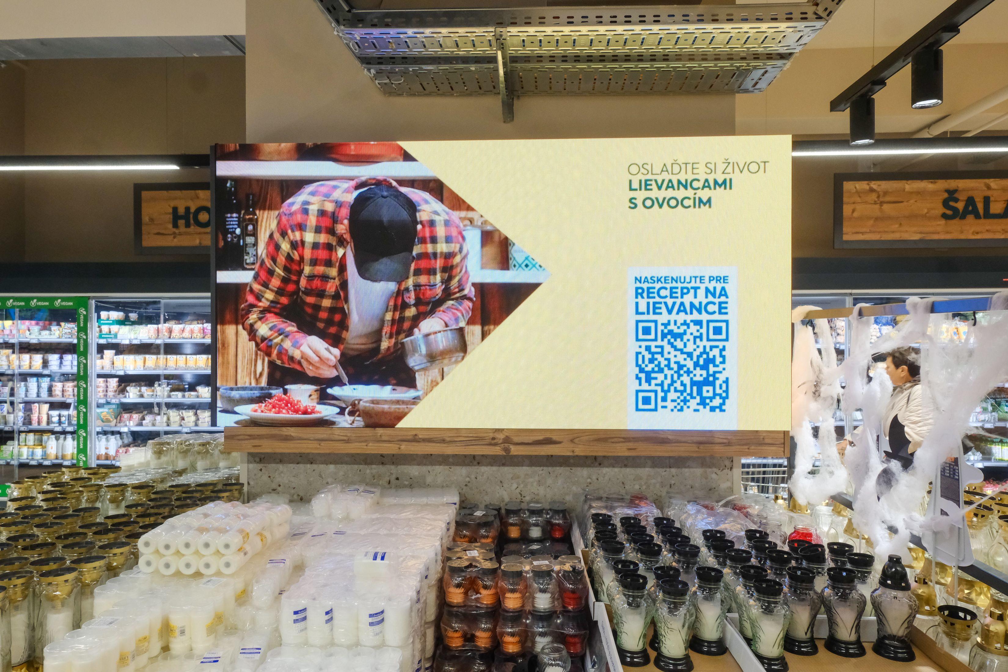 chladiace vitríny v pozadí